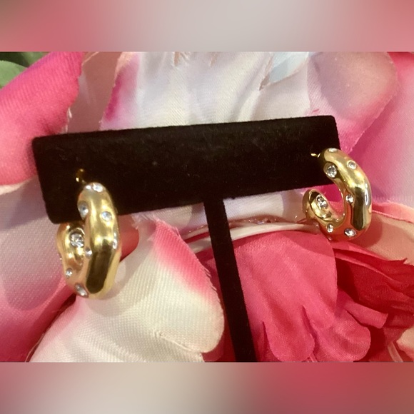 🌸18KT Gold over stainless Steel CZ “C” hoops - Picture 8 of 8